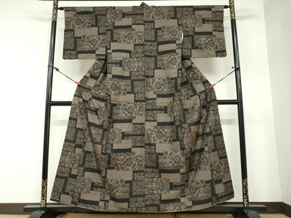 平和屋着物●本場大島紬　9マルキ　更紗花唐草文　やまと誂製　正絹　逸品　DAAZ7367ud