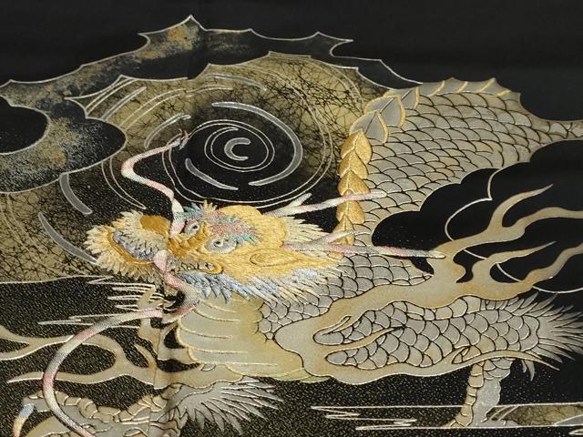 平和屋着物●伝統金彩工芸師　三蔵章三　黒留袖　刺繍　寿光織　雲霞文　龍　金銀彩　正絹　逸品　DAAZ7559ud 平和屋着物○伝統金彩工芸師 三蔵章三 黒留袖 刺繍 寿光織