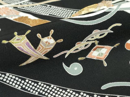 平和屋着物●豪華黒留袖 駒刺繍 宝尽くし扇面草花文 金彩 正絹 逸品 DAAZ7562ud