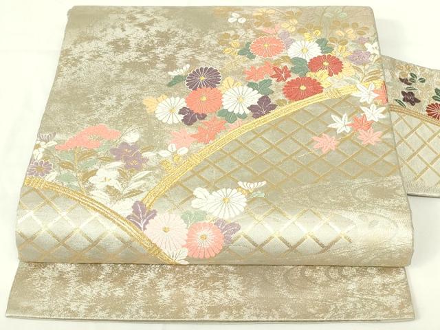 5k2349 名古屋帯　絹　剣片喰紋　刺繍　落款　ピンク　金色　銀色　緑　花柄 5k2349 名古屋帯 絹 剣片喰紋 刺繍 落款 ピンク 金色 銀色 緑 花柄