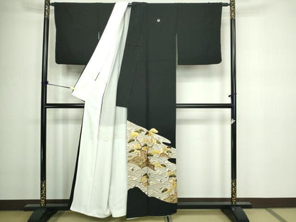 平和屋着物■豪華黒留袖　駒刺繍　松文　金彩　正絹　逸品　DAAZ9600sf