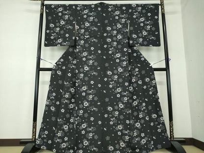 平和屋着物●上質な小紋　舞桜　黒地　正絹　逸品　DABA1116ps