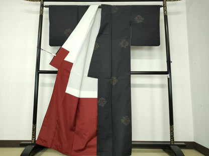 平和屋着物●結城紬　80亀甲　飛び亀甲柄　舞花文　黒地　正絹　逸品　DABA1158ps
