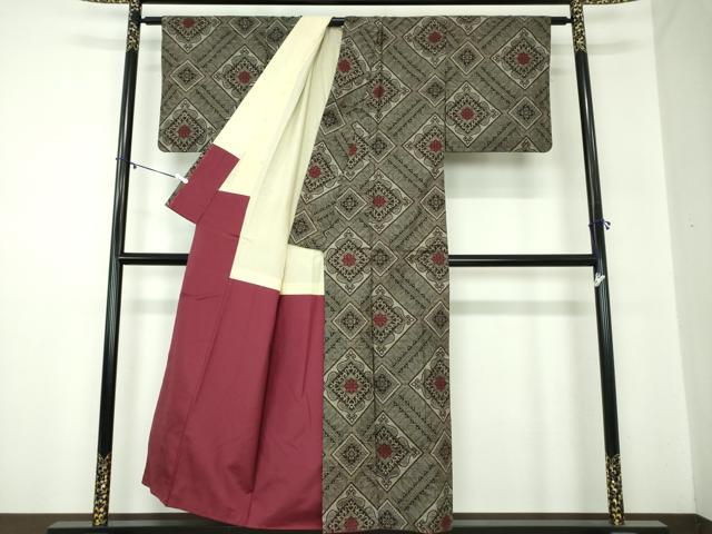 平和屋着物○本場大島紬 龍郷絣 花菱文 正絹 逸品 DABA1461ps