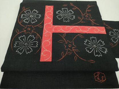 平和屋着物●九寸名古屋帯　作家物　紬地　刺し子　総刺繍　草花文　黒地　正絹　逸品　DABA1825ps