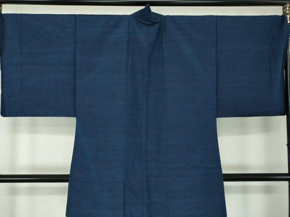平和屋着物●男性 貴峰紬 アンサンブル 長羽織 紺地 証紙付き 正絹 逸品 DABA1875ps