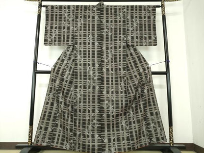 平和屋着物●本場大島紬　7マルキ　草花文　正絹　逸品　DABA1904ps