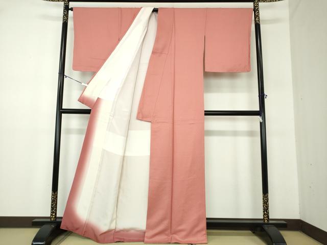 平和屋着物●上質な色無地　七宝地紋　甚三紅色　正絹　逸品　未使用　DABA1910ps 平和屋着物○上質な色無地 七宝地紋 甚三紅色 正絹 逸品 未