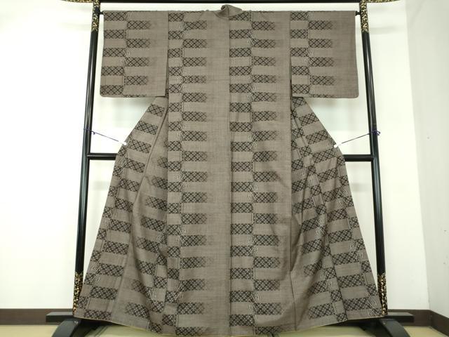 平和屋着物●本場大島紬　9マルキ　横段花菱文　正絹　逸品　DABA1938ps
