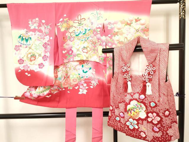 平和屋着物[]七五三　女の子　３歳　祝着　三つ身　被布セット　駒刺繍　鈴花文　暈し染め　金彩　逸品　DABA3573ma