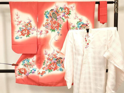 平和屋着物[]七五三　女の子　３歳　祝着　三つ身　長襦袢(袷・半衿刺繍)セット　駒刺繍　源氏車鞠花文　暈し染め　金彩　逸品　DABA3577ma
