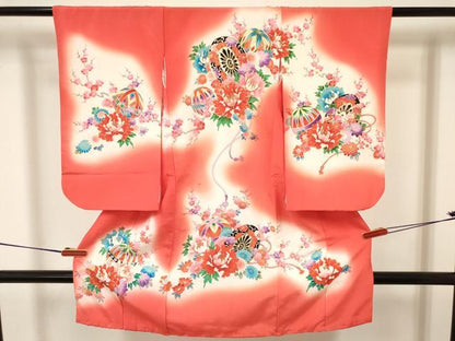 平和屋着物[]七五三　女の子　３歳　祝着　三つ身　長襦袢(袷・半衿刺繍)セット　駒刺繍　源氏車鞠花文　暈し染め　金彩　逸品　DABA3577ma