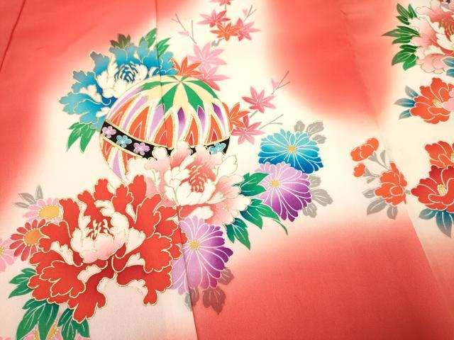 平和屋着物[]七五三　女の子　３歳　祝着　三つ身　長襦袢(袷・半衿刺繍)セット　駒刺繍　源氏車鞠花文　暈し染め　金彩　逸品　DABA3577ma