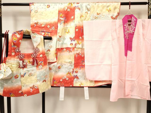 平和屋着物[]七五三　女の子　３歳　祝着　三つ身　長襦袢(無双仕立て)・被布・巾着セット　花蝶文　暈し染め　金彩　逸品　DABA3578ma