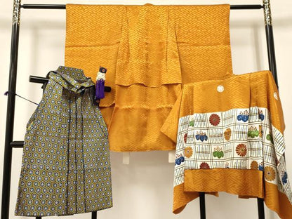 平和屋着物[]七五三　男の子　祝着・羽織・行灯袴セット　駒刺繍　格子桐菊文　金彩　洗える着物　DABA3596ma