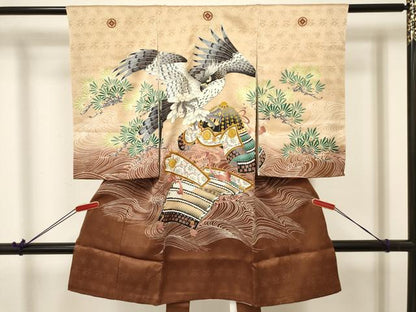 平和屋着物[]お宮参り　男の子　祝着　産着　初着　のしめ　鷹　鷲　兜　立波松文　暈し染め　金彩　逸品　DABA3712ma