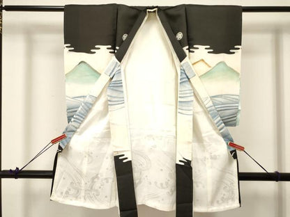 平和屋着物[]お宮参り　男の子　祝着　産着　初着　のしめ　駒刺繍　飛鶴笹松文　暈し染め　金彩　逸品　DABA3718ma
