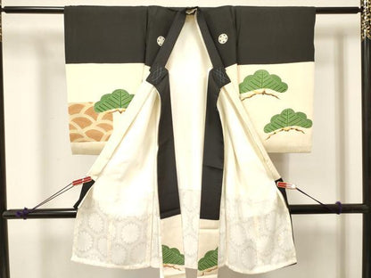 平和屋着物[]お宮参り　男の子　祝着　産着　初着　のしめ　駒刺繍　歌舞伎　松文　金彩　逸品　DABA3736ma