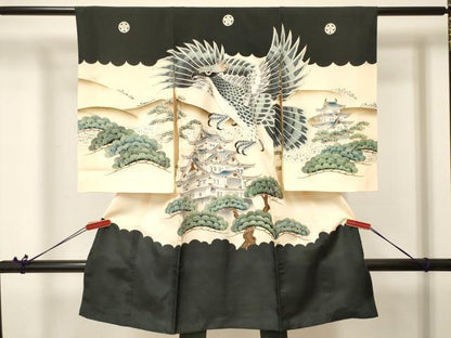 平和屋着物[]お宮参り　男の子　祝着　産着　初着　のしめ　駒刺繍　鷹　鷲　風景松文　金彩　逸品　DABA3759ma
