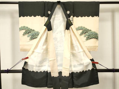 平和屋着物[]お宮参り　男の子　祝着　産着　初着　のしめ　駒刺繍　鷹　鷲　風景松文　金彩　逸品　DABA3759ma