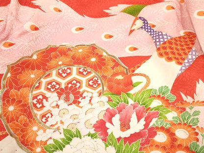 平和屋着物[]お宮参り 女の子 祝着 産着 初着 のしめ 駒刺繍 孔雀花絵皿文 金彩 逸品 DABA3772ma