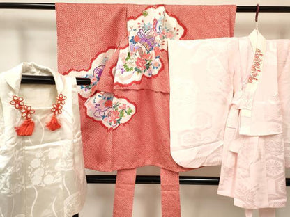 平和屋着物[]七五三　女の子　３歳　祝着　三つ身　長襦袢(袷・半衿刺繍)・被布セット　絞り　雲鼓花蝶文　金銀彩　逸品　DABA3829ma