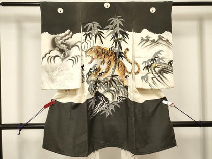 平和屋着物[]お宮参り　男の子　祝着　産着　初着　のしめ　駒刺繍　虎　寅　龍　笹竹文　暈し染め　金彩　逸品　DABA3904ma