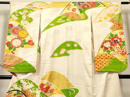 平和屋着物[]七五三　女の子　７歳　祝着　四つ身　駒刺繍　重ね山花文　金彩　逸品　DABA3937ma