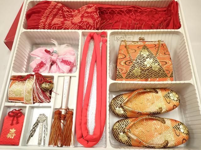 平和屋着物[]七五三　女の子　３歳　小物セット(帯締め・帯揚げ・しごき・バッグ・草履)　流水花文　金糸　箱付き　逸品　DABA3946ma