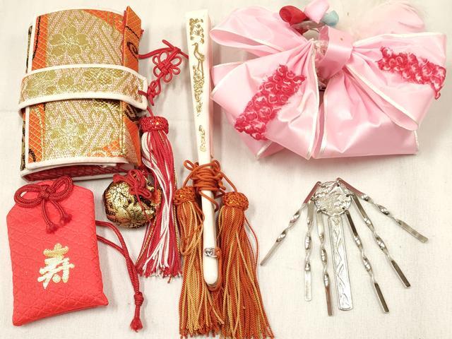 平和屋着物[]七五三　女の子　３歳　小物セット(帯締め・帯揚げ・しごき・バッグ・草履)　流水花文　金糸　箱付き　逸品　DABA3946ma