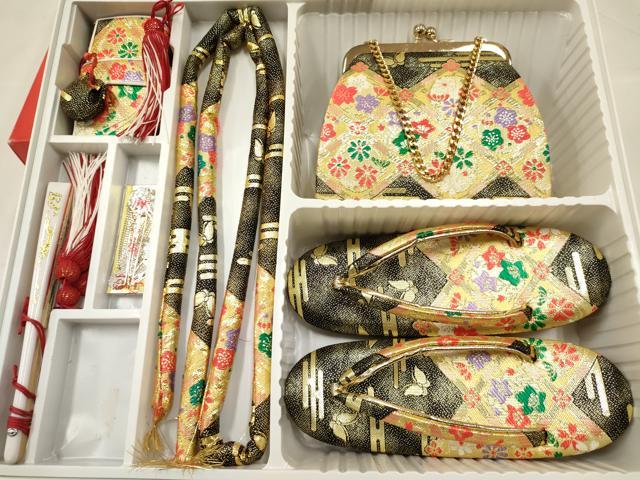 平和屋着物[]七五三 女の子 ７歳 小物セット(帯締め・バッグ・草履) 花蝶文 金糸 箱付き 逸品 DABA3947ma
