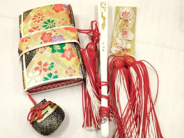 平和屋着物[]七五三　女の子　７歳　小物セット(帯締め・バッグ・草履)　花蝶文　金糸　箱付き　逸品　DABA3947ma