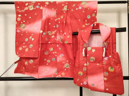平和屋着物[]七五三　女の子　３歳　祝着　三つ身　被布セット　鞠花文　暈し染め　金彩　洗える着物　DABA3951ma