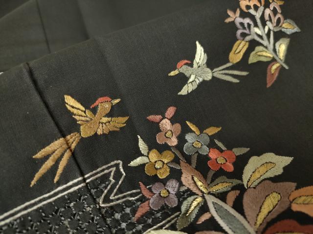 平和屋着物●中国三大刺繍 スワトウ刺繍 汕頭刺繍 訪問着 本場大島紬 舞鳥花文 金糸 正絹 逸品 未使用 DABA4384az