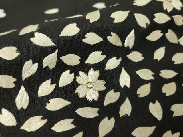 平和屋着物●訪問着　総刺繍　舞桜文　黒地　金糸　正絹　逸品　DABA4416az