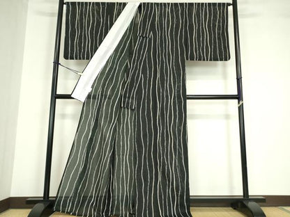 平和屋着物＊夏物 小紋 絽 よろけ縞 黒地 洗える着物 DABA4469az