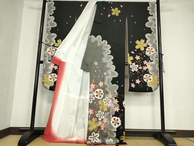 平和屋着物●豪華振袖 舞桜文 黒地 金彩 正絹 逸品 DABA4580az