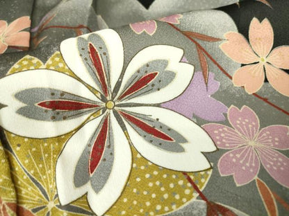 平和屋着物●豪華振袖 舞桜文 黒地 金彩 正絹 逸品 DABA4580az