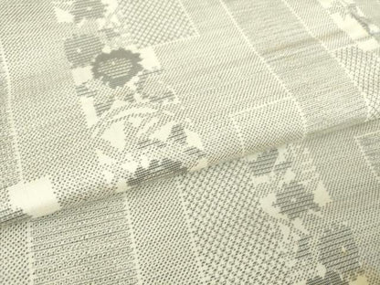 平和屋着物●本場大島紬 白大島 9マルキ 200亀甲 短冊花文 正絹 逸品 DABA4648az
