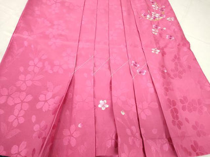 平和屋着物●女性　行灯袴　刺繍　雪輪桜文　金糸　洗える着物　未使用　DABA4891az