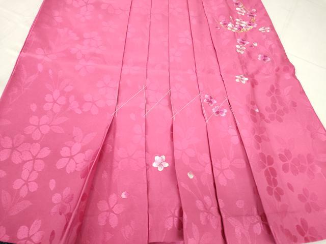 平和屋着物●女性　行灯袴　刺繍　雪輪桜文　金糸　洗える着物　未使用　DABA4891az