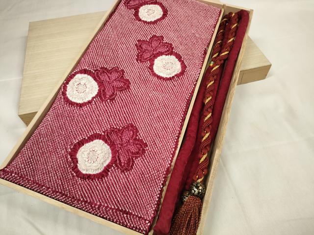 平和屋着物●和装小物　帯締め・帯揚げセット　振袖用　総絞り　舞花文　丸ぐけ　飾り玉　金糸　逸品　未使用　DABA7133zzz