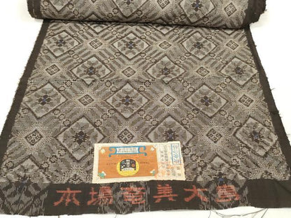 平和屋着物●希少 本場大島紬 龍郷絣 反物 着尺 証紙付き 逸品 未使用 DABA7826zzz