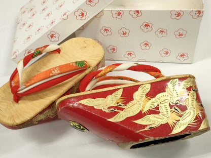 平和屋着物●和装小物　女の子　ぽっくり下駄　こっぽり・おこぼ下駄　畳表　金蒔絵　群れ鶴　箱付き　逸品　DABA7925zzz