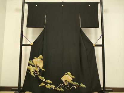 平和屋着物■豪華黒留袖　駒刺繍　扇松文　金彩　正絹　逸品　DABA8800du