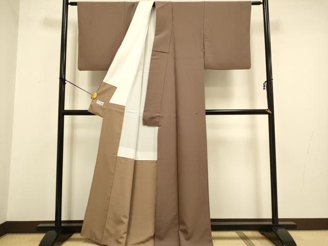 平和屋着物●洗える最高級着物 ＜英＞はなぶさ謹製 色無地 煎茶色 DABA8867du