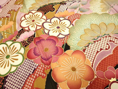 平和屋着物●紫綬褒章　巨匠『岩田専太郎』　振袖　駒刺繍　立波梅松文　暈し染め　金彩　正絹　逸品　DABA8887du