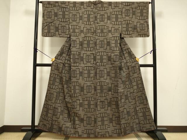 平和屋着物●本場大島紬 7マルキ 幾何学花文 正絹 逸品 DABA8951du