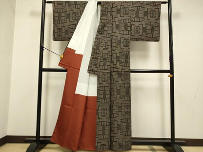 平和屋着物●本場大島紬 7マルキ 幾何学花文 正絹 逸品 DABA8951du