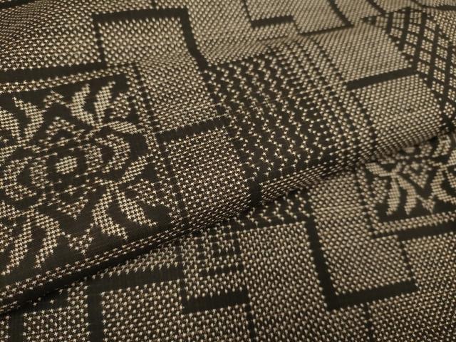 平和屋着物●本場大島紬 7マルキ 幾何学花文 正絹 逸品 DABA8951du